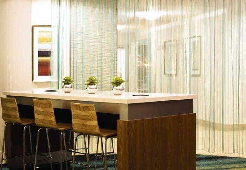 Springhill Suites Houston Intercontinental Airport Restaurant photo